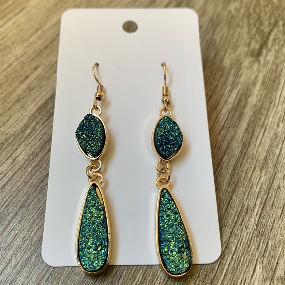 Jewelry - • NEW! Green Druzy Dangle Earrings •